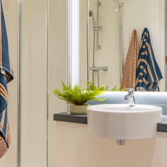 Classic En Suite - Image 5